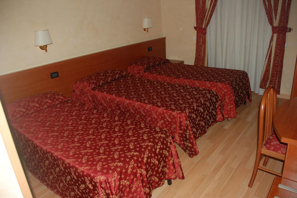 Hostal Funny Palace Roma