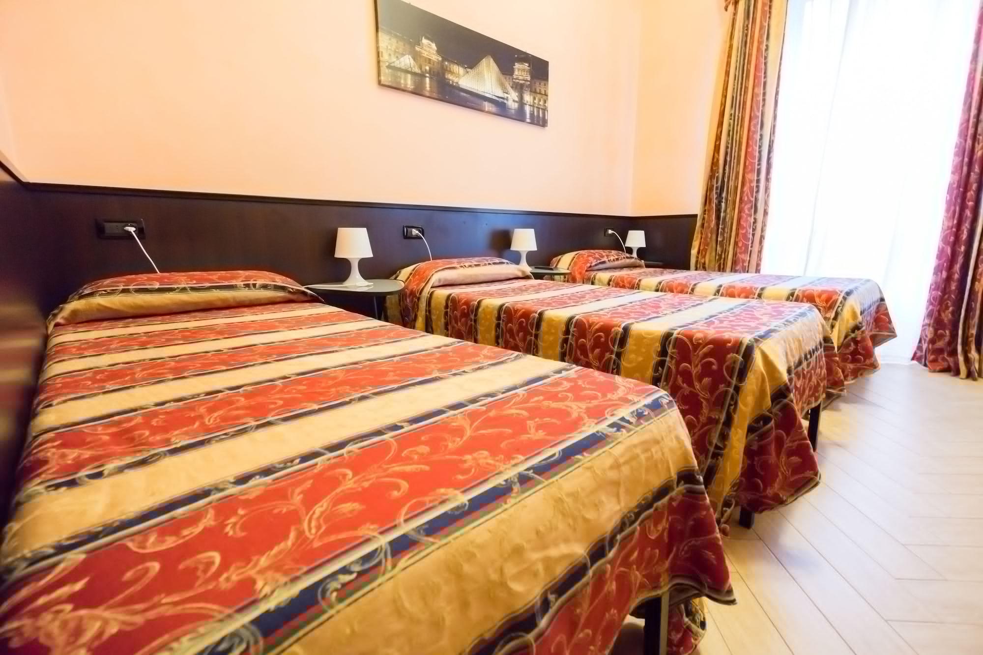 Funny Palace Hostal *